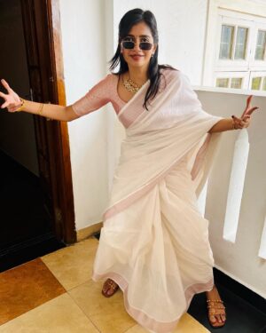 Vinsu Rachel Sam Instagram - Onam ashamsagal my people 🌸✨
#onam2023
