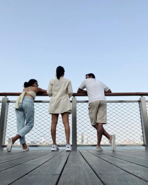 Vinsu Rachel Sam Instagram - Dropping an album real soon x
.
.
Wearing @tadkabymadhu 
#vacation #homeawayfromhome #fambam