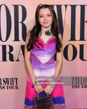 Violet McGraw Instagram - I am still in disbelief!! Grateful doesn’t seem like a big enough word. Thank you so much to everyone who made last night happen for me. It’s a “core memory” now for sure. #tstheerastourfilm @taylorswift  @taylornation 
#tstheerastour

Makeup: @robertti 
Hair: @_douglasjack 
Styling: @veronica.graye 

Jewels 
@betseyjohnson 
@coeur_de_lion_jewellery

Fit @area

Shoes @thursdayboots
