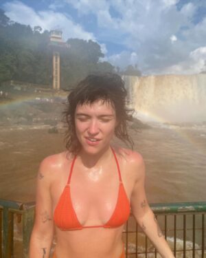 Violett Beane Instagram - Postcard from the insanity that was Argentina/Patagonia! Spent the last two weeks in this country exploring from top to bottom and wowwie is she a beauty 🫶