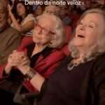 Virginia Cavendish Instagram - No dia de hoje ver uma comunhão tão alegre onde a harmonia salta aos olhos me enche a alma. Hoje, que é um dia de pausa e introspecção, esse vídeo ressalta a importância de celebrar a vida em qualquer idade. Porque não existe idade para ser feliz. Para viver o presente, que é única coisa que temos de real. Que possamos durante o dia de hoje, renovar nosso compromisso com a nossa alegria interior. Alegria de ser quem nós somos. De estarmos vivos. Mesmo nos momentos difíceis não deixa sua luz se apagar. Nada é para sempre. Nem os grandes tormentos, nem as maiores alegrias. ———-_______————-______ (Esse vídeo foi gravado num show beneficente de Adriana Calcanhoto na @abletras_oficial em homenagem aos 80 anos da escritora @rosiska_darcy. No vídeo junta com Fernanda Montenegro) Feliz Páscoa! ✨🙏🏼🌷✨ Via (@adrianacalcanhoto) #VirginiaCavendish #AdrianaCalcanhoto #FernandaMontenegro #RosiskaDarcy #SextaFeiraSanta #Reflexão