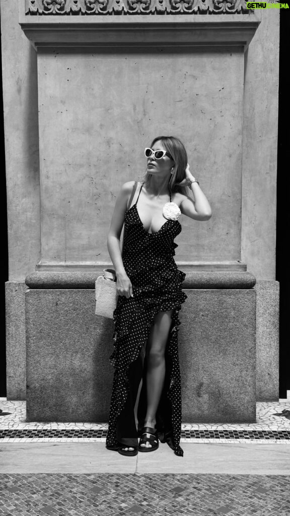 Virginie Conte Instagram - 👗 romantic dress @clubllondon Publicité