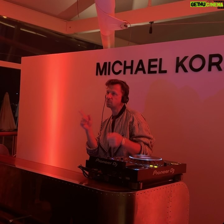 Virginie Conte Instagram - Kick of Summer @michaelkors at @martinezhotel Dj set @martinsolveig