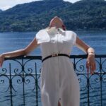 Virginie Conte Instagram – 🌊 Let’s travel the world and make memories on different hotel balconies @ghtlakecomo 
Zebra skirt @misenscene.world 

Publicité