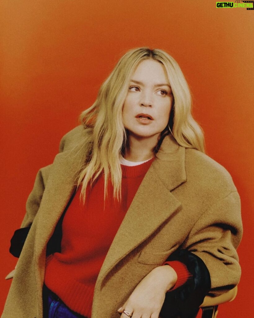 Virginie Efira Instagram - @societyofficiel ❤️ @kujten 📸 @julienlnrd