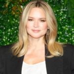 Virginie Efira Instagram - Avant première de #ToutVaBien hier soir, sur @disneyplusfr le 15 novembre ! Vive @camille2castelnau !!