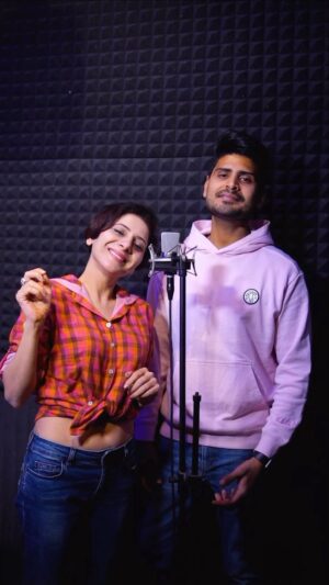 Vishavpreet Kaur Instagram - Kaise tujh se dil na lagaye koi…♥️✨
We received so many requests for this song …. So here we are presenting this beautiful soulful song for all you lovely people out there 🤗♥️
thanks for all the love 🎼♥️

🎼:- @diamondthisside 

🎥:- @harman_summi2 
.
.
#kesariya #coversong #bollywoodsongs #love #actor #singer #vishwapreetkaur #hardeepsinghjanua