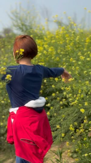 Vishavpreet Kaur Instagram - May this spring bring an abundance of wisdom and luck to you and your family ✨🫶
#happybasantpanchmi🌼🙏🏻🌼