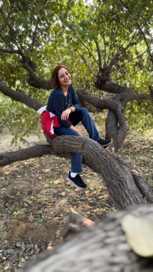Vishavpreet Kaur Instagram - #bachpankapyar #climbingtrees 🦥