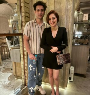 Vishavpreet Kaur Instagram - Mein kya likhon iss show aur iski team ke bare mein, hum Sab ne itna waqt saath mein bitaya kashmir mein ke family wali feeling aati hai ab to,I am so glad & grateful to be part of this amazing journey with all you lovely people. I love you 🫶, you know…. You are special ✨🤗❤️ 
 @ankitassingh17 @krissannb @isha_sharma7 @ayushibhatia96 @rakesh_insta_paul @anujkhurana2610 @ali.khxn.afridi @sapnamalhotra01 @siddharthpmalhotra @deepakchavanofficial @nishantsinghm_official @gpradhan