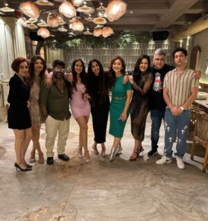 Vishavpreet Kaur Instagram - Mein kya likhon iss show aur iski team ke bare mein, hum Sab ne itna waqt saath mein bitaya kashmir mein ke family wali feeling aati hai ab to,I am so glad & grateful to be part of this amazing journey with all you lovely people. I love you 🫶, you know…. You are special ✨🤗❤️ 
 @ankitassingh17 @krissannb @isha_sharma7 @ayushibhatia96 @rakesh_insta_paul @anujkhurana2610 @ali.khxn.afridi @sapnamalhotra01 @siddharthpmalhotra @deepakchavanofficial @nishantsinghm_official @gpradhan