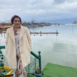 Vishavpreet Kaur Instagram - Sukoon 💫🌟
.
.
#dallake #pashminna #actorslife #sukoon #lovemylife