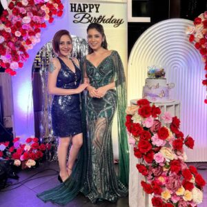 Vishavpreet Kaur Instagram - #aboutlastnight✨ 
#bithdayparty 
@nehaadhvikmahajan @adhvik_official @hellyshahofficial @ali.khxn.afridi
