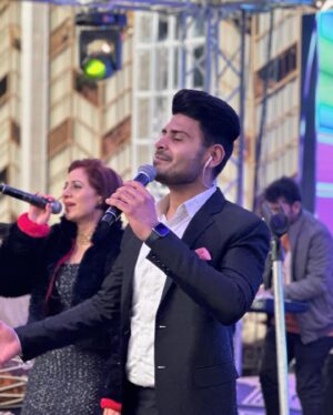 Vishavpreet Kaur Instagram - #onstage #myhappyplace❤