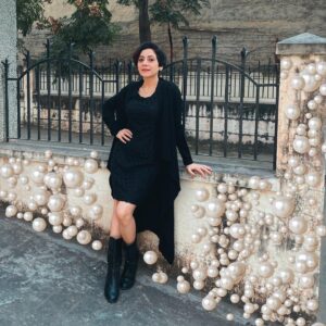 Vishavpreet Kaur Instagram - I’ll make you fall in love…🖤😉
.
.
.
#black #magical #chandigarhvibes #home #holiday #blessed #vishwapreetkaur