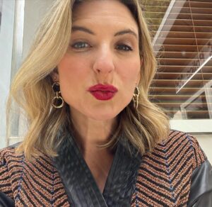 Viva Bianca Instagram - A bit of Hurricane Chelsea so far on @neighbours 🌀What mischief will she get up to next…? 🔥😉

For those who’ve been asking how/where they can watch it, see below ⬇️ 

📺 AUSTRALIA:
@channel10au 
@10peachau 
@10playau 
@amazonprime 

📺 UK   US:
@amazonprime 
@amazonfreevee 
@amazonfreeveeuk 

❤️

#runningamuckonneighbours #neighbours #neighbourstv #hurricanechelsea