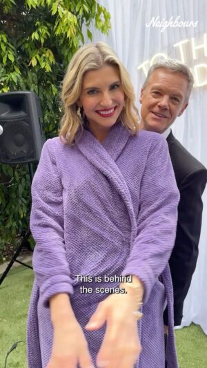 Viva Bianca Instagram - Chelsea has caused so much trouble in her time in Erinsborough, but Viva Bianca who plays her couldn’t be lovelier! Let’s see what happened on her final day on set...🎬