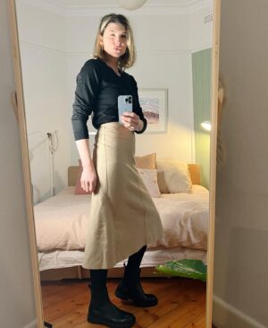 Viva Bianca Instagram - Playing dress-ups with this preloved @gerarddarel skirt while discovering that wearing a skirt with tights and boots is a great winter solution when comfort plus sizzle is your goal (seriously what have I been doing in jeans all winter???) ✊🏼

K let’s be real. Do we love or hate this skirt? And which combo is your fave?

#preloved #prelovedstyle #style #styleinspiration #winterstyle #mumlife #momlife #melbournestyle