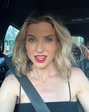 Viva Bianca Instagram - Date night with dad who took home the award for Best Original Score for a Documentary Film at the APRA Amcos Screen Music Awards 🎶🤍🏆🎥

And what a treat to run into one of my oldest and most cherished friends @megan.oh.see.tea 💘 (yep this was the best pic from the lot 🙄)

#apraawards #apraamcos