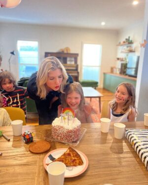Viva Bianca Instagram - Because we’re 7 and cray cray for Tay Tay, we had pizza and rainbow cake, warmed up to some 1989 bangers, and then got chauffeured to the Taylor Swift Era Tour (at the cinema obvi) surrounded by besties. 

7 looks good on ya, babe x 

HBD Vienna Rose 🌹❤️

#hbd #swifties