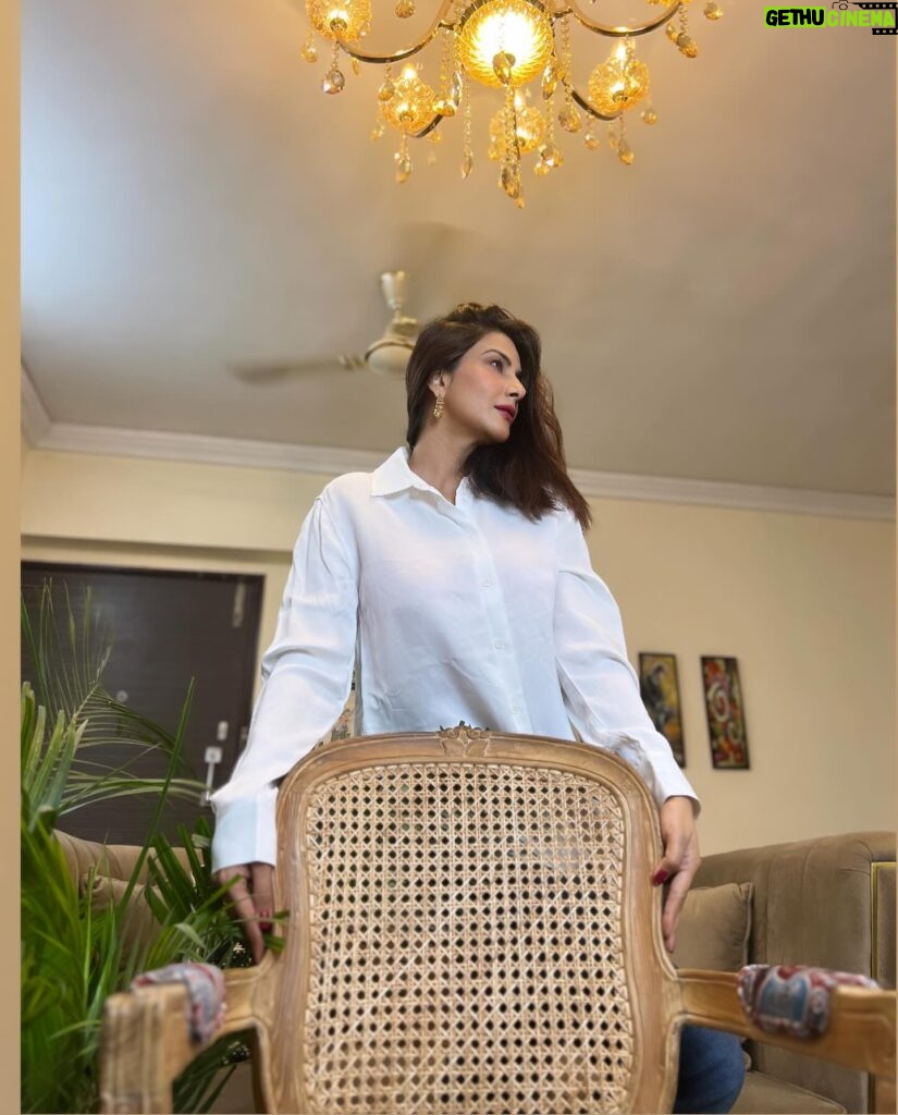 Vivana Singh Instagram - What an exclusive piece of art this teekwood frame chair with cane is ⭐️♥️. Just love the elegant style n the traditional charm of this gorgeous artwork . Enhance your home with only n only @bluedotdesignn . #insta #instagram #furniture #furnituredesign #exclusive #impressive #french #style #yet #veryindian #explore #explorepage #bluedotdesignn #must #have #enhance #your #home
