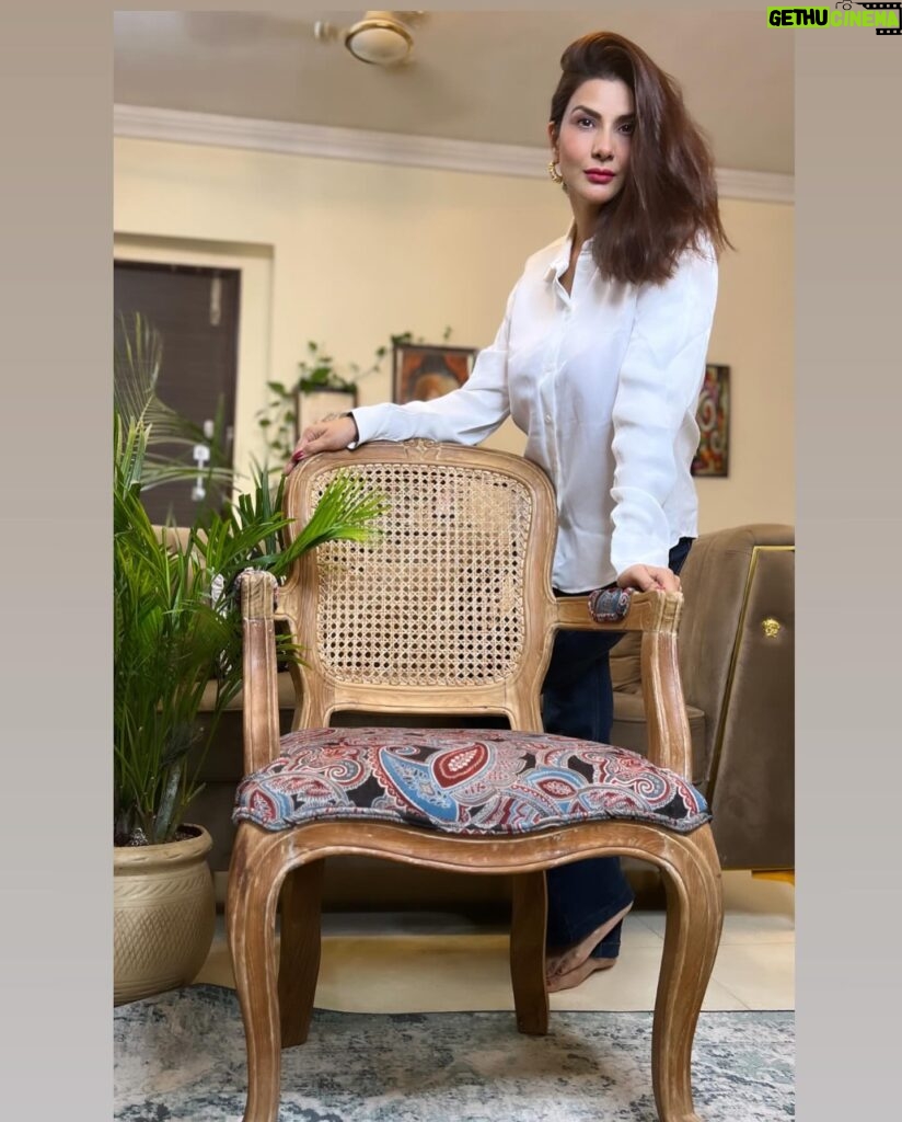 Vivana Singh Instagram - What an exclusive piece of art this teekwood frame chair with cane is ⭐️♥️. Just love the elegant style n the traditional charm of this gorgeous artwork . Enhance your home with only n only @bluedotdesignn . #insta #instagram #furniture #furnituredesign #exclusive #impressive #french #style #yet #veryindian #explore #explorepage #bluedotdesignn #must #have #enhance #your #home