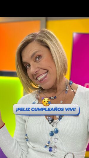 Vivi Kreutzberger Instagram - En este especial día queremos celebrar a la alegría de nuestras tardes🤩💙 Feliz Cumpleaños @vivikreutzberger gracias por entretenernos con tus locuras y buena onda a diario✨🥳