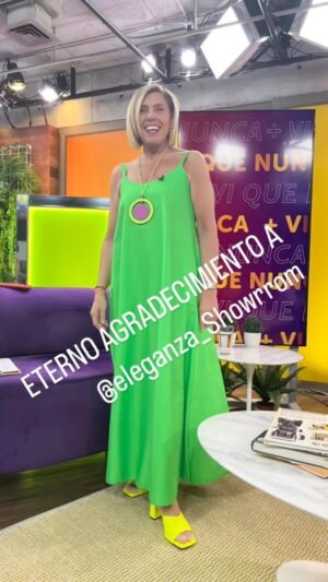 Vivi Kreutzberger Instagram - Quisiera agradecer a tod@s quienes me han ayudado en este ciclo en algo tan importante para la tv como el look!! @eleganza_showroom ha sido calve!! Cada prenda, combinación o lo que necesitáramos siempre estuvieron ahí de la mejor manera!! De verdad ETERNAMENTE AGRADECIDA!! Le permitió a ustedes conocer sus prendas de gran calidad y la variedad de opciones para todos los gustos y tallas!! Espero en un futuro cercano podamos seguir trabajando juntas!! 💪💪 #moda #ropa #ropamujer #ropaitaliana #losmejores #losmejoreslooks #ouftit #modajuvenil #juveniloutfits #salome #guilia #vivikreutzberger