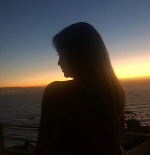 Viviana Nunes Instagram - Cuando te descubren meditando frente al mar....