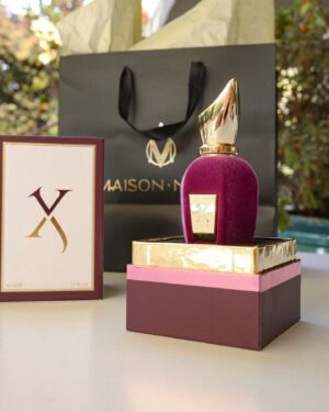 Viviana Nunes Instagram - Les quiero contar que “Muse” es parte de la Colección V de Xerjoff, una marca de perfumería Italiana que llegó a Chile hace poco tiempo. 
Tiene un aroma Chipre Floral con notas de jazmín, ciruela, cuero y flores blancas.... demasiado rico !!

Se los dejo como una gran alternativa para este día de la madre! 🎁💕💕🎁 
Pueden encontrar a Xerjoff en Maison Niche de Parque Arauco y en Alonso de Córdova 4082 🤗🤗
@xerjoff @maison_niche