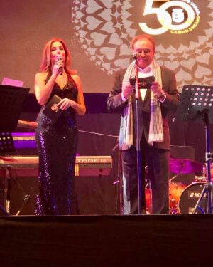 Viviana Nunes Instagram - Con mi querido César Antonio Santis en la conducción del Show 50 años casino Pto. Varas. 🤗🤗
