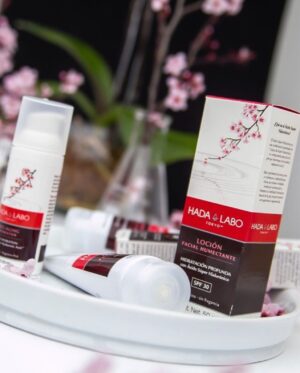Viviana Nunes Instagram - Hoy les quiero compartir este descubrimiento en cosmética!! 🤗 @hadalabochile se ha convertido en mi línea de belleza favorita !! 👌👌

La innovadora fórmula de Hada Labo Tokyo está diseñada para reemplazar un elemento clave que la piel pierde naturalmente con el tiempo, el Ácido Hialurónico. Por lo mismo, crearon el Súper Ácido Hialurónico, una combinación única y poderosa de tres tipos de moléculas de Ácido Hialurónico, diseñadas para restaurar y fortalecer la capacidad de hidratación natural de la piel y mitigar las señales prematuras del envejecimiento.

#belleza #cosmética #pielsana