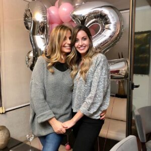 Viviana Nunes Instagram - Disfrutando de la celebración de un nuevo cumpleaños de mi hija @natyzerene 🙏💕🙏💕