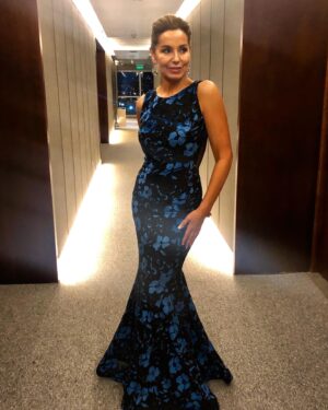 Viviana Nunes Instagram - Se realizó anoche la gran final de @misschileuniverso en #puntaarenas. Fue una hermosa noche y yo me sentí muy cómoda y espléndida con mi vestido del diseñador @cristobal.valenzuela junto a @rodrigocornejogalvez ❤️❤️❤️