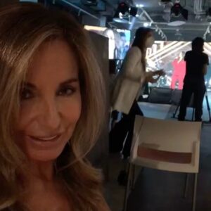 Viviana Nunes Instagram - La espectacular @myriamhernandez_oficial en plena actuación en evento  On line.... 💕💕 mil quinientos funcionarios junto a sus familias disfrutaron de su simpatía y talento. 🤗💕🤗