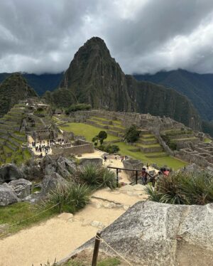Viviana Nunes Instagram - Segunda vez en Machupichu y vendría una tercera ! Siempre es bienvenida la energía y el sobrecogedor paisaje 🙏