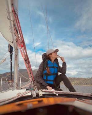 Viviana Santos Instagram - ⛵️🌊❤️ PLANAZO cerca de Bogotá! No se lo pierdan ➡️ @sailinghotai 💯recomendado!