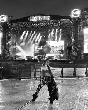 Viviana Santos Instagram - No se escucha música, se escuchan recuerdos … ó se hacen recuerdos … y eso es hermoso❤️🎶

#fep #fep2024 #estereopicnic