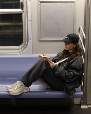 Vivien König Instagram - what are you currently reading and what would you rate it so far? (x/10)
