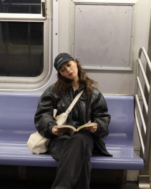 Vivien König Instagram - what are you currently reading and what would you rate it so far? (x/10)