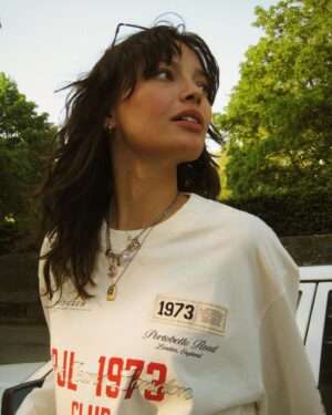 Vivien König Instagram - ad| sunset walks in spring 🌼welcome to the 1973 Club capsule by @pepejeans #PepeJeansLondon // photos @e.nek.o