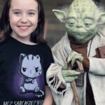 Vivien Lyra Blair Instagram - So… this happened… (😳 Mar🐪) The force was strong this weekend at @fanexposf and I had so much fun. Thank you for having me. And thank you @starwars fans for including me in this amazing galaxy. #vivienlyrablair #markhamill #ewanmcgregor #yoda #daniellogan #starwars #youngleia #sanfrancisco