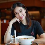 Vivien Yeo Instagram - 剪完頭髮去食蝦面👏👏 每次剪完頭髮心情都特別好 因為覺得自己變美了😆😆 夏天快到了 剪短d清爽d 最緊要，有無年輕d？😂 @labiosthetiquehk @phoebe.hiutung