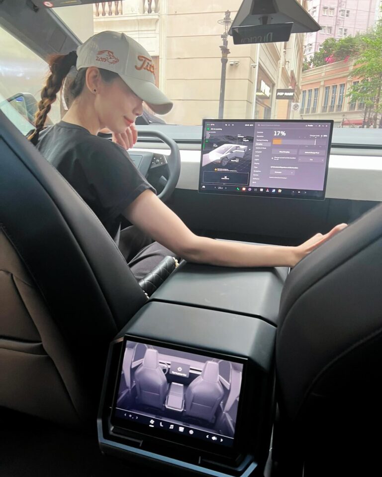 Vivien Yeo Instagram - Wow🔥😍 #Cybertruck #Tesla #TeslaHK @tesla_hk