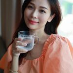 Vivien Yeo Instagram - 今天繼續試新相機📷 嘗試整網上教的超簡單韓式卷髮 結果⋯ 拍照找角度還行 出門就，還是算了吧 • • 感覺夏天應該已經到了吧