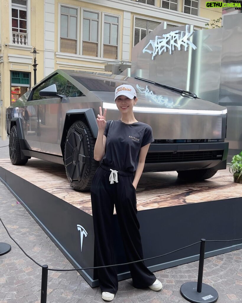 Vivien Yeo Instagram - Wow🔥😍 #Cybertruck #Tesla #TeslaHK @tesla_hk