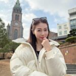 Vivien Yeo Instagram – Seoul calling ✈️✨
·
In the holiday spirit and my vacation’s mode on 📸 🍜 🏯 🎵