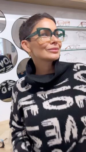 Vladimíra Erbová Instagram - ….tadááá ….Nové kolekce brýlí doletěly do la optika Chomutov.
LIFE LOFT - španělský návrhář a velmi extravagantní kousky. 
WOODYS - opět Španělsko a výjimečné tvary
 MARC O’POLO - dokonalé řemeslné zpracování a nekomplikované tvar….., kdo chce jiné brýle, tak jedině @laoptikachomutov  #laoptikachomutov #slunecnibryle #obruby #dioptrickebryle #chomutov #🤍