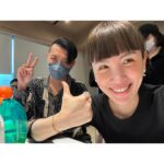 Waa Wei Instagram - 今天fitting，明天要去上海，有點緊張。 今天開會，「一起聽團吧！」下下週就要錄影了，聽節目組說有很多厲害的團，好期待！ 最近每天都要看貓熊影片，朋友也是，還看到哭，他丟連結給我之後換我看到哭。（about 樂寶和奶媽之間的情誼。） 如果有大人芭蕾課我願意嘗試。 番茄和起司太配了，但這個沒有羅勒葉稍微扣了點分。 這不是蝴蝶，這是蛾，也好漂亮。 - 最近每天都在地震，希望所有的恐懼都能變成祝福，祝福台灣這塊美麗的寶島，祝福我的家鄉花蓮。