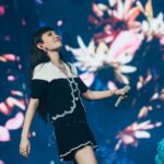 Waa Wei Instagram - 一定是很喜歡的人，才會這樣不顧一切的就是要見上一面吧。 那種拼了命的，腦袋還在懷疑自己，但腳卻勇往直前的去了。 這場大暴雨讓所有來的人都濕濕黏黏的，但是臉上卻異常開朗的發著光，哎呀，這是真愛了。 - 鮮花不可能永遠保持完美，風吹雨淋日曬都是必要的養分，這才是有機的生命，不可能每一天都是無暇的，所以我們總是盡力找到快樂，並且盡可能的珍惜。 - 謝謝你們的在乎，你們的喜歡讓我像花一樣，花開得很慢，但還是開了，開得好好的。 #廣州_Little_nice_day
